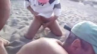 Bi-sesso sulla spiaggia