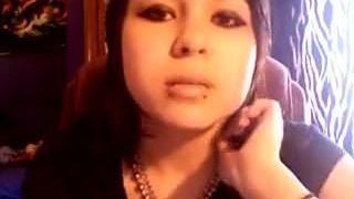 Elizabeth Douglas, 3. Video vor der Webcam erzählt von ihrem Rauchen