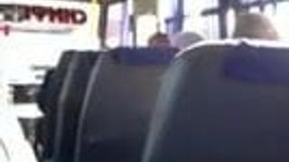 Blowjob im Bus