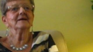 80-jährige Oma erinnert sich an heiße Zeiten