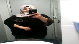 Muslimisches Mädchen mit dicken Titten
