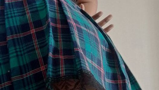 Swetha, tamilische Ehefrau - Schuluniform, wird nackt und reibt ihre Muschi