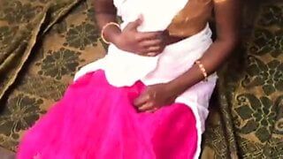 Tamilisches Dorfmädchen versucht anal