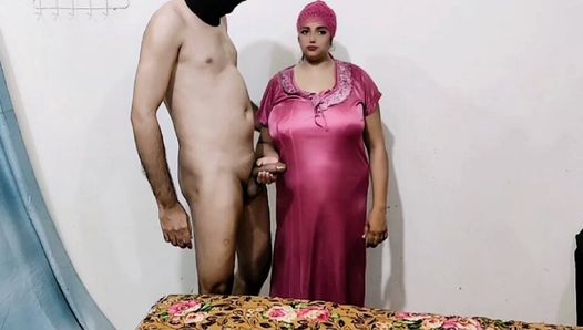 Cute Pakistani Aunty Fucking after Nice Handjob