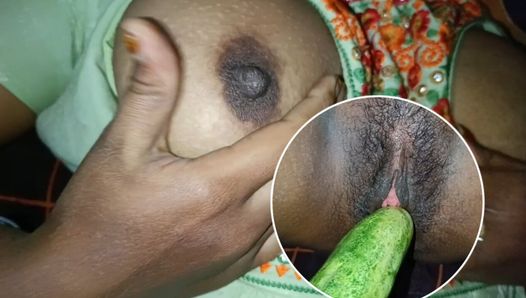 Heiße tamilische tante masturbiert mit gurke