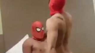 Spiderman pervertiert. Volles Pack im ersten Kommentar