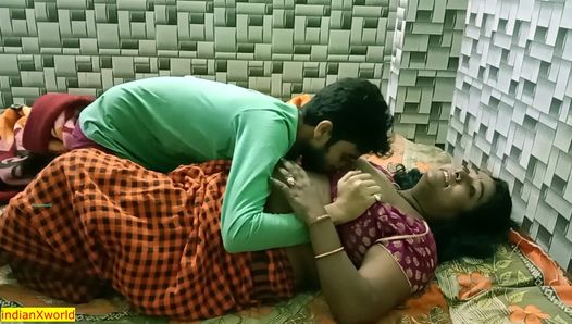 Desi betrügende Ehefrau, echte Liebe und Sex mit Teen Devar! Betrügender Bhabhi-Sex