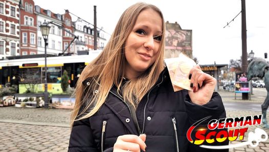Duitse scout - eerste anale beurt voor weelderige tiener op straat casting