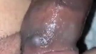 Vuile praat en close -up van grote zwarte lul creampie