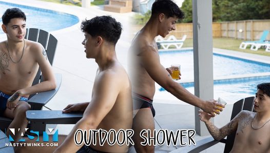 NastyTwinks - Outdoor-Dusche - Jay Angelo duscht draußen, als Jordan Haze sich auf ihn eincheckt und Spaß Ensues
