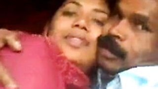 Kerala gifte sig med kvinnans bröst sugs av grannen