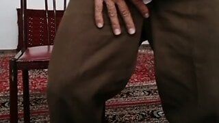 Iranischer alter Mann fingert seinen Arsch