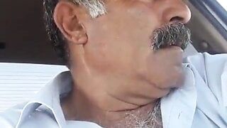 Moustached-türkischer Papi
