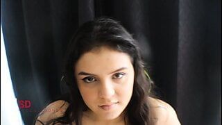 Meine Stiefschwester gibt mir ihre Muschi für mein Schweigen - sie ist ein Webcam-Model (Teil 2) - Porno auf Spanisch