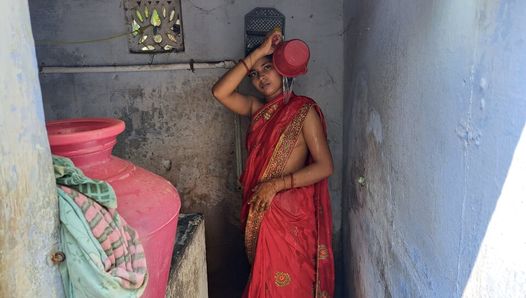 Pas getrouwde Bhabhi heeft badkamerneukpartij