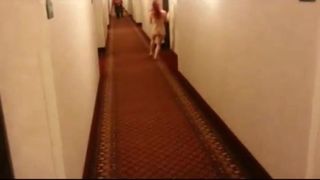 Knippert in het hotel