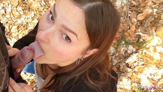 Studentin Holly Outdoor nach der Uni im Wald gefickt Deutsch
