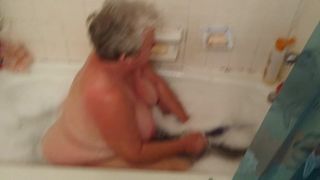 Vrouw in badkuip