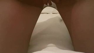 Amateur masturbierende MILF-Ehefrau squirtet in Nylons