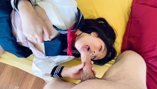All POV - geiles japanisches Schulmädchen genießt den Schwanz eines weißen Freundes