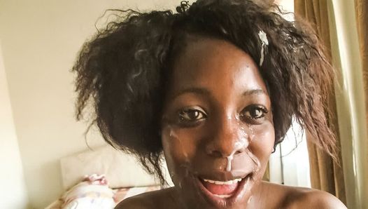 Verklig svart afrikansk slampa med tight röv får ansiktsbehandling i sin interracial anal hardcore casting video