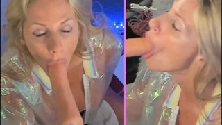 Blonde Dildo-Maschine tief in den Hals