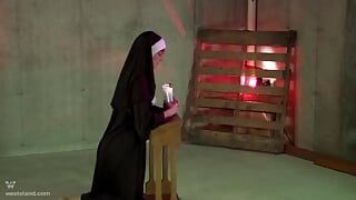 Fantasy-Rollenspiel-Spaß für freche Nonne und geile Priesterin
