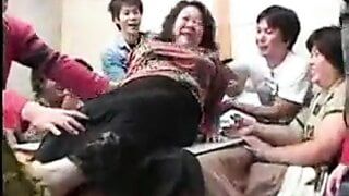 Азиатская вечеринка с бабушками M27