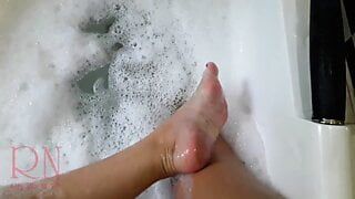 Regina noir fa un bagno nella jacuzzi. donna nuda nel bagno. masturbazione nella vasca idromassaggio. teaser