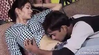 Bhanu versucht, im Kurzfilm nicht zu küssen