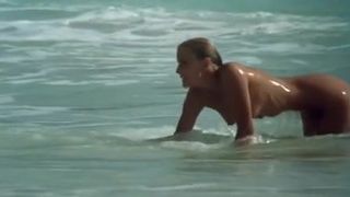 Bo Derek - jung, nackt an einem Strand