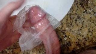 Cumming in einer Plastiktüte, gefüllt mit Gleitmittel