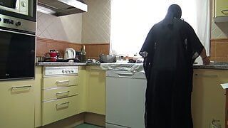 Suudi Arabistanlı ev yapımı seks videosu – karısı sert sikişiyor