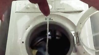 Pinkeln in der Waschküche