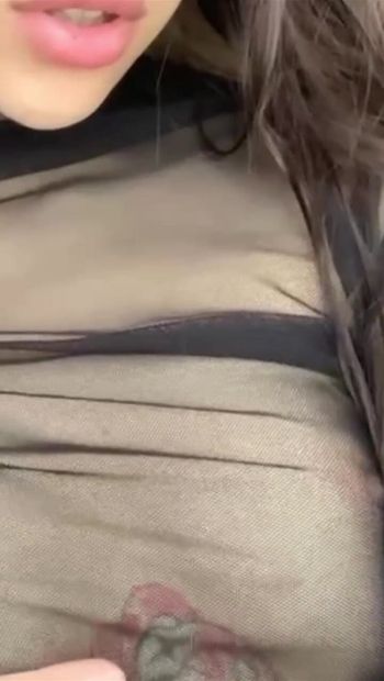Meine freundin schießt ein video für einen typen, schöne titten, enge muschi und dicker arsch in einem tanga