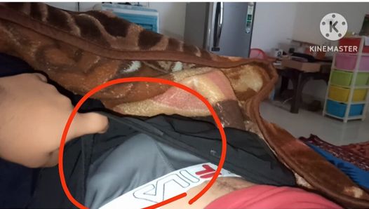 Hetero-Freund aus der Schule zeigt großen Monsterschwanz in Unterwäsche
