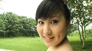 Nettes asiatisches Teen-Tanzen