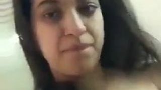 Desi-Mädchen masturbiert