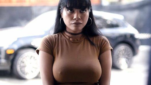 Latina Teen Zimmermädchen mit dicken Titten wurde immer noch eingestellt