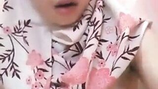 Pretty hijab tudung jilbab girl masturbate in the shower