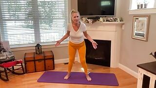 Dani D reife yoga-dehnung # 3 (gelbe leggings und rosa zehennägel)