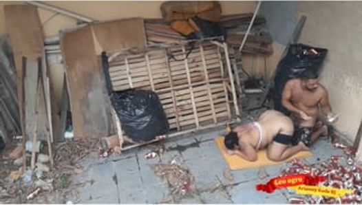 Горячая пухлая девушка дала свою задницу шурину в заброшенном доме