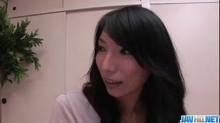 Yukari, brünette Japanerin wird auf grobe Weise gepumpt