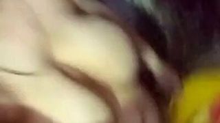 Pakistanische MILF Bhabhi nimmt nacktes Selfie für Freund