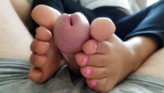 Teeteefootjobs - dedões de ébano rosa quente aquecem milf com os pés