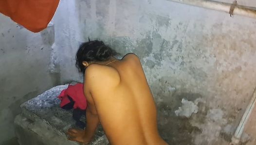 Stiefschwester und stiefbruder ficken im badezimmer - hindi-sex