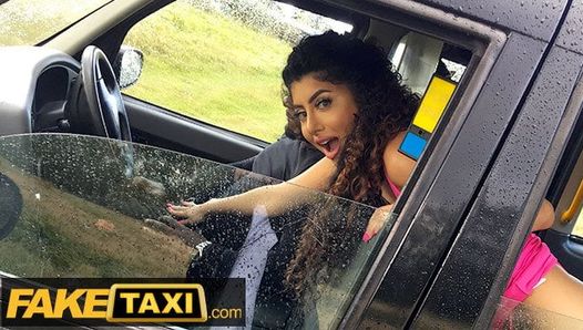 Fake Taxi, asiatische Marina Maya bekommt einen Geschmack von einem großen schwarzen Schwanz
