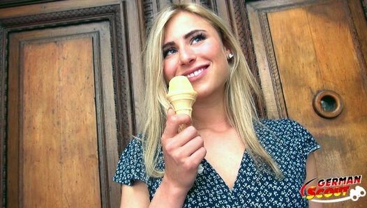 Německý skaut - blonďatá teenagerka Linday svádí k šukání na castingu