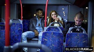 Blackedraw - duas belezas fodem bbc gigante no ônibus!