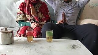 Une immigrante musulmane turque se fait baiser par une grosse bite noire